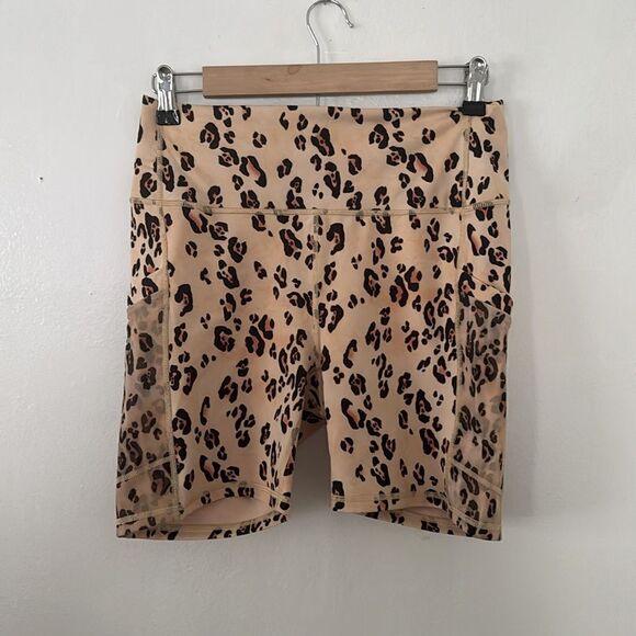 Fabletics leopard print Biker shorts NWOT - Picture 2 of 3